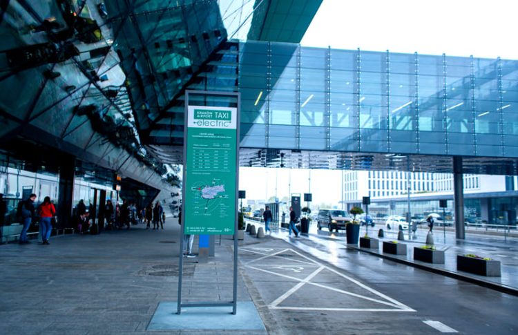 como ir del aeropuerto de cracovia al centro