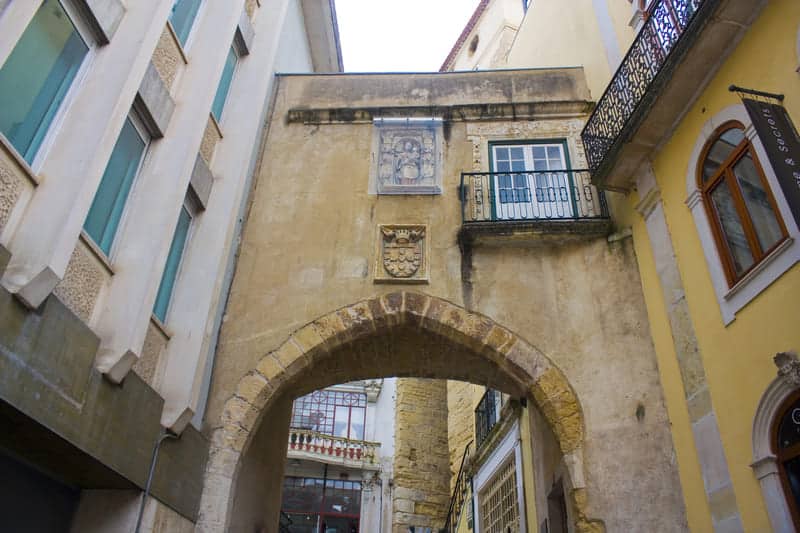 Arco de Almedina que ver en coimbra