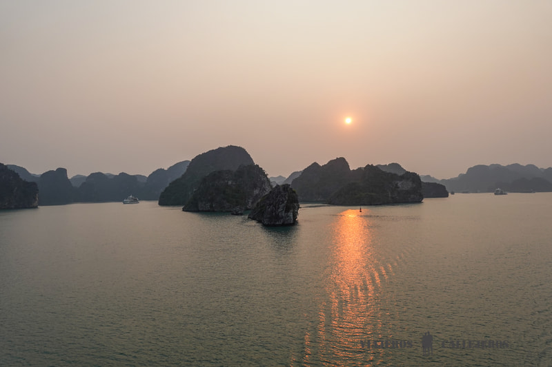 Atardecer en la Bahía de Halong
