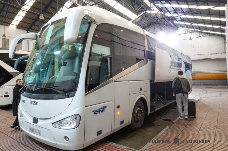 Autobús CTM en la ruta por el norte de Marruecos en 4 días