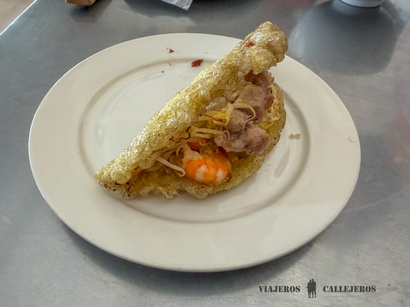 Bánh khoái, uno de los platos que comer en los restaurantes dónde comer en Hue
