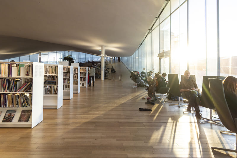 biblioteca oodi que ver en helsinki