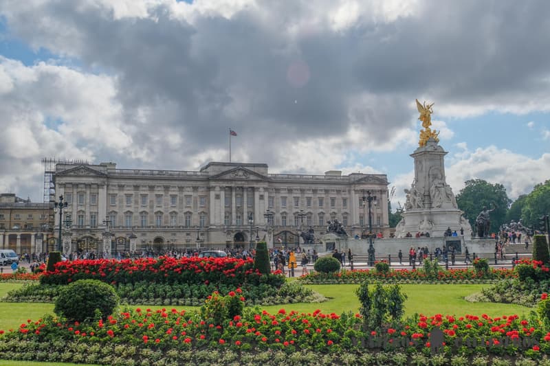 Buckingham Palace uno de los lugares que no puedes perderte al viajar a Londres