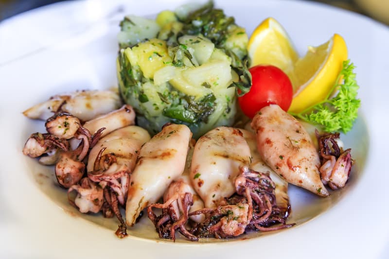 Calamares en los restaurantes de Budva