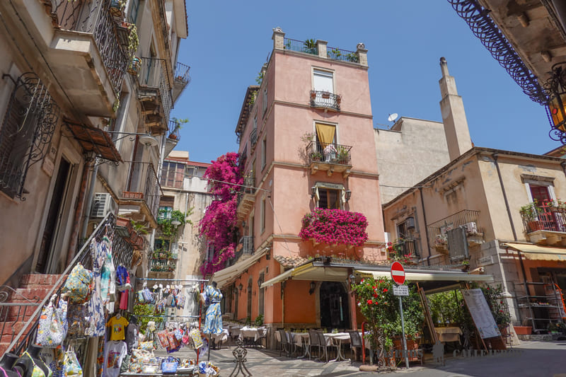 calles que visitar en taormina