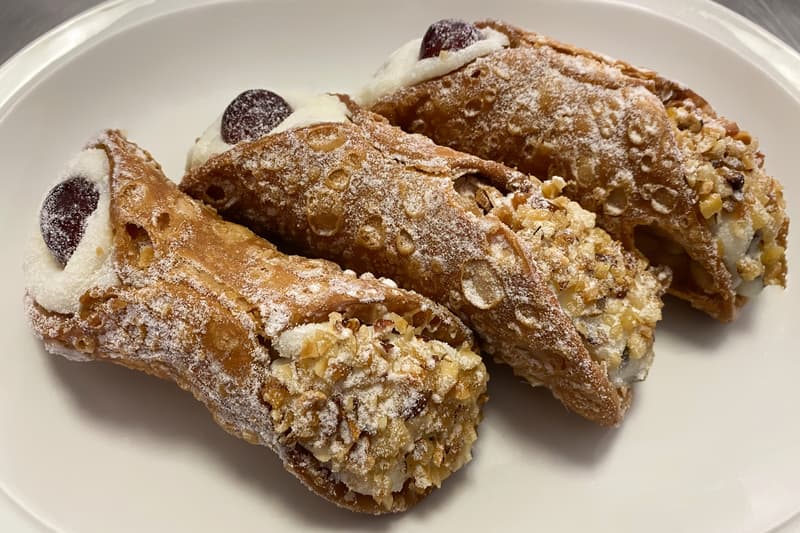 Cannoli en los restaurantes donde comer en Palermo