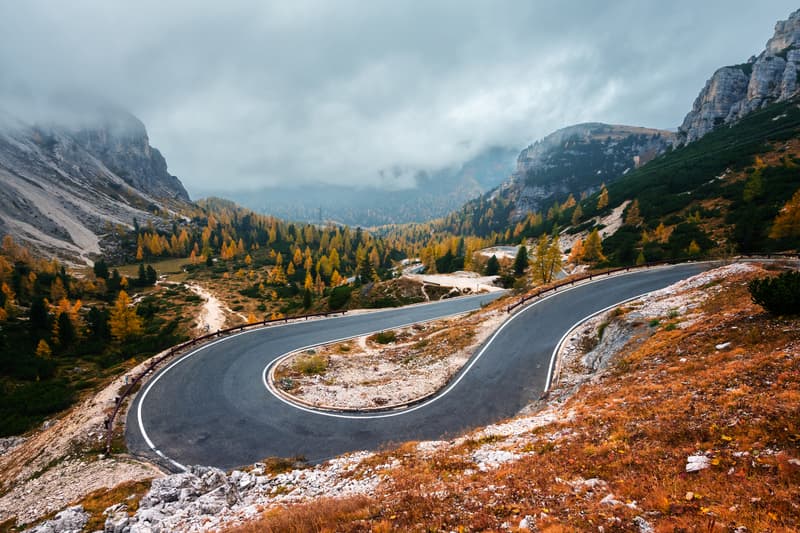 Carretera a tener en cuenta en los lugares donde alojarse en los Dolomitas