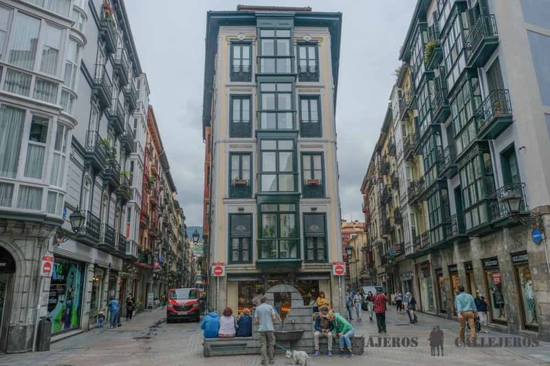 Casco Viejo, uno de los lugares donde alojarse en Bilbao