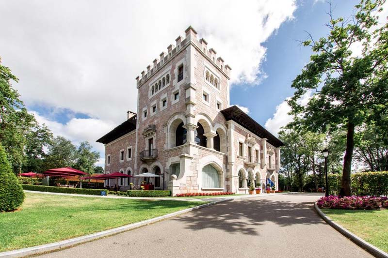 Castillo del Bosque La Zoreda