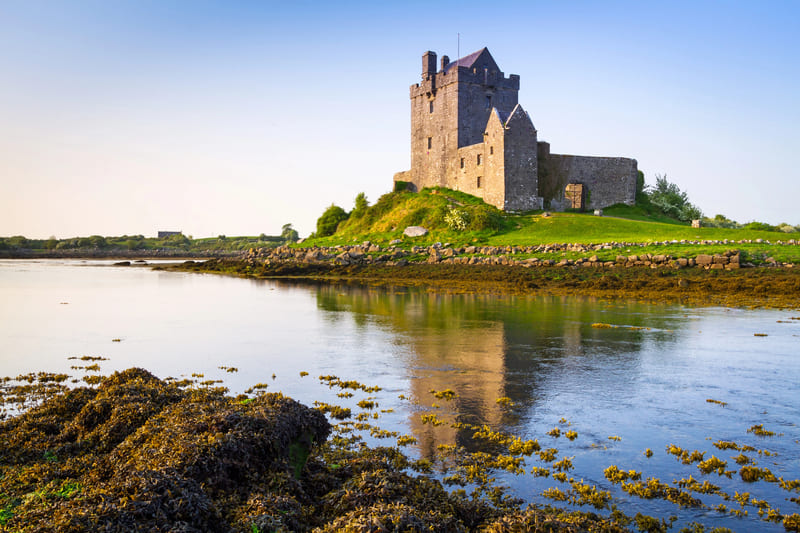 castillo dunguaire que visitar en Irlanda