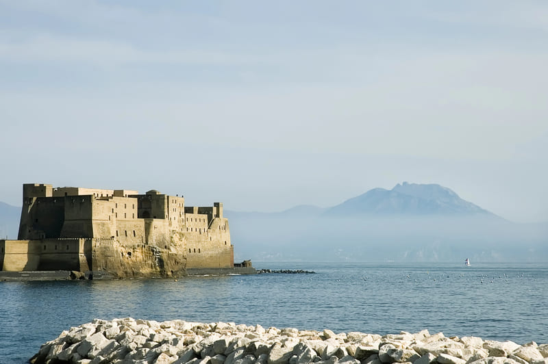 castillo huevo napoles en un dia