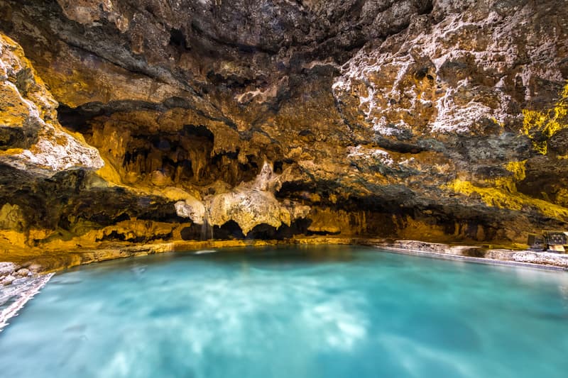 Cave and Basin, uno de los lugares que ver en el Parque Nacional Banff
