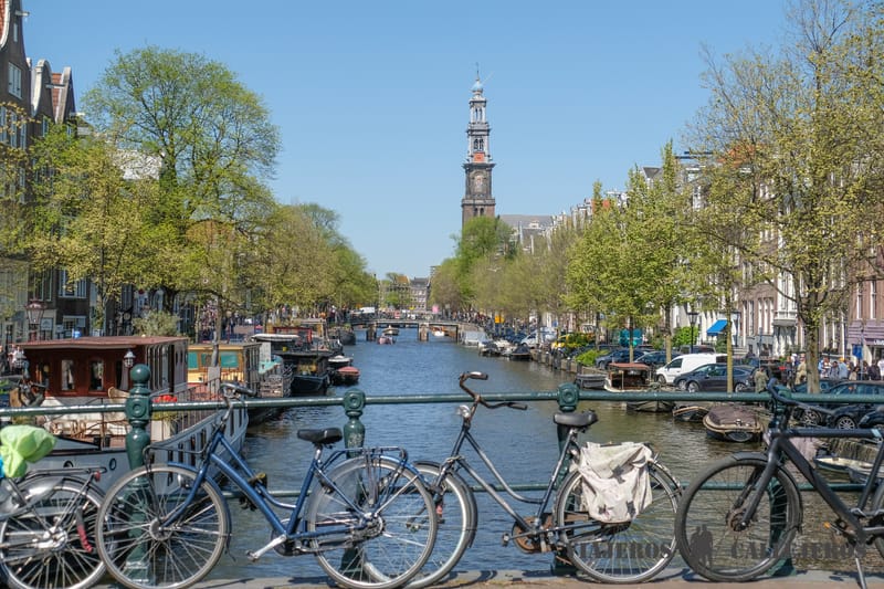 El barrio de Jordaan y Westerkerk al fondo