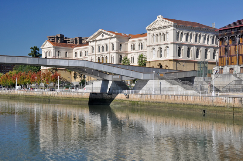 Universidad de Deusto y la Pasarela Pedro Arrupe