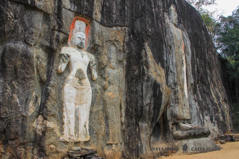 Visitar Dowa Ancient Rock Temple, una de las cosas que hacer en Ella en Sri Lanka