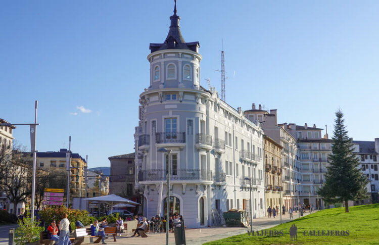 edificio modernista jaca