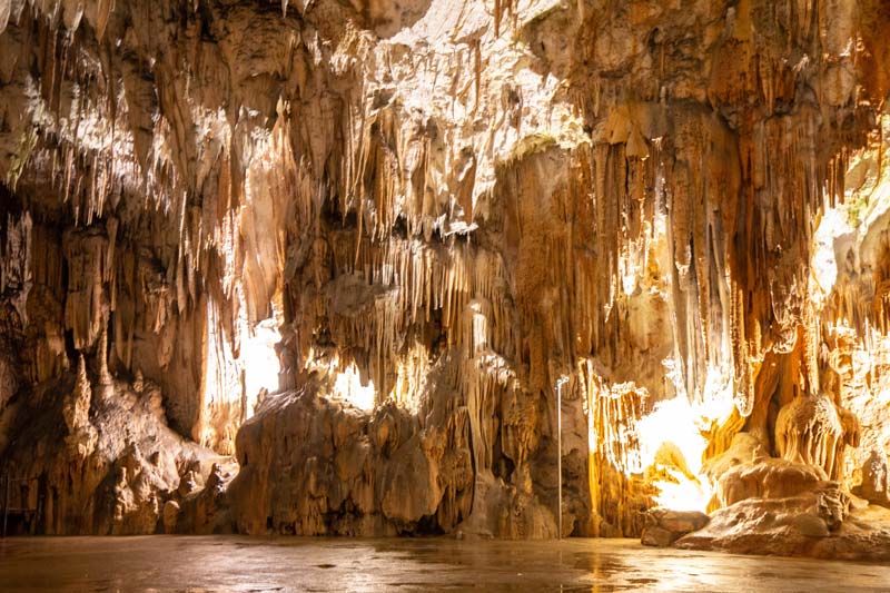 Estalactitas y estalacmitas, Cueva de Postojna