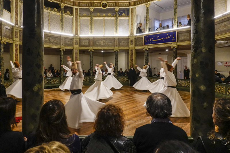 La danza de Derviches Giróvagos
