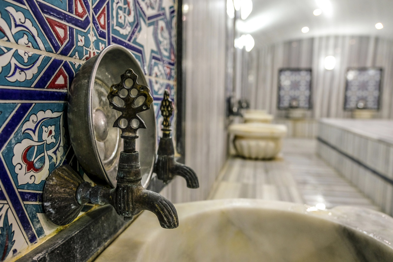 Vivir la experiencia del baño turco es algo imprescindible en tu itinerario de 2 días en Estambul