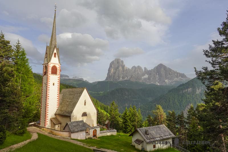 iglesia san giacomo dolomitas italia