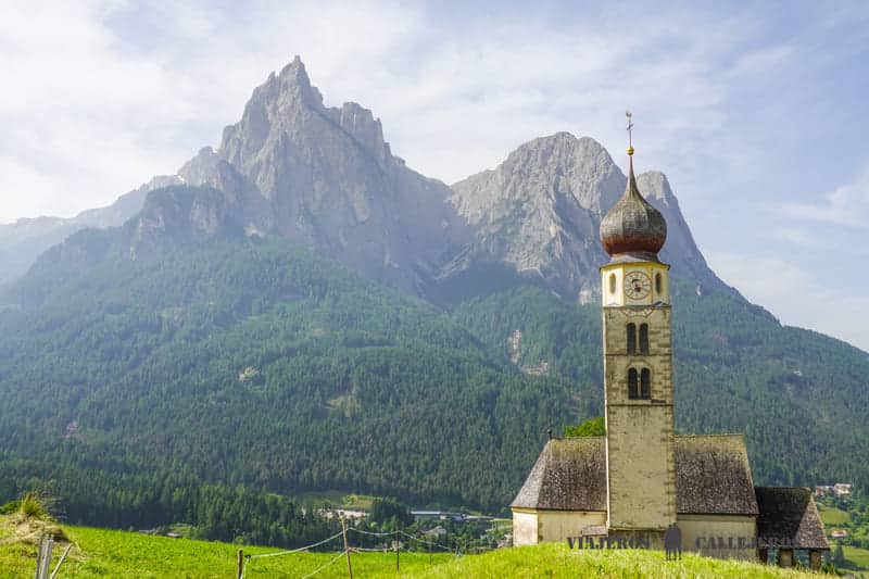 iglesia de san valentino que ver en los dolomitas
