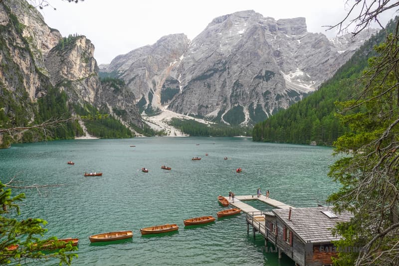 Lago di Braies en una ruta por Dolomitas
