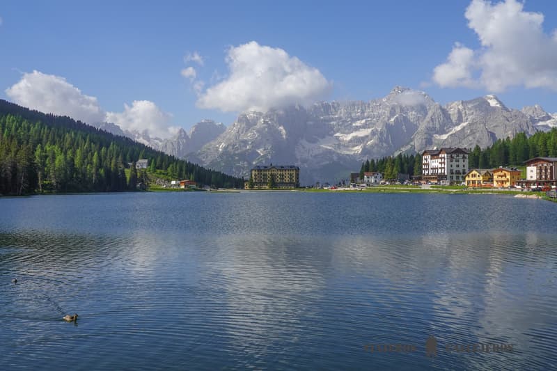 Lago Misurina en un recorrido por los Dolomitas