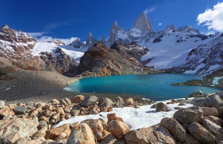 Laguna de los Tres una de las caminatas que hacer en una ruta por Argentina