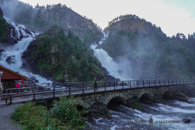 Cascada Latefossen que hacer en los fiordos noruegos