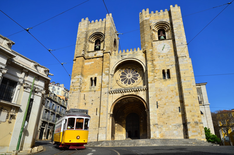 La Catedral de Lisboa y el tranvía número 15