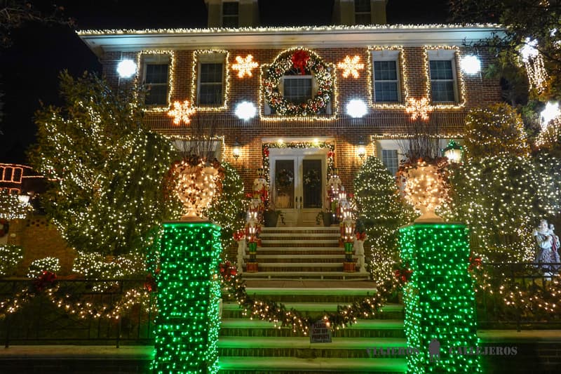 Decoraciรณn navideรฑa en Dyker Heights