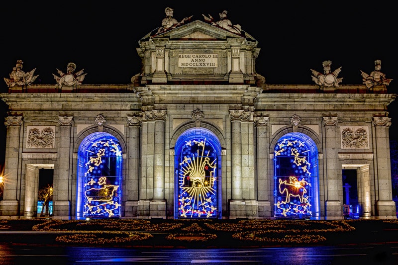 Puerta de AlcalĆ” en Navidad