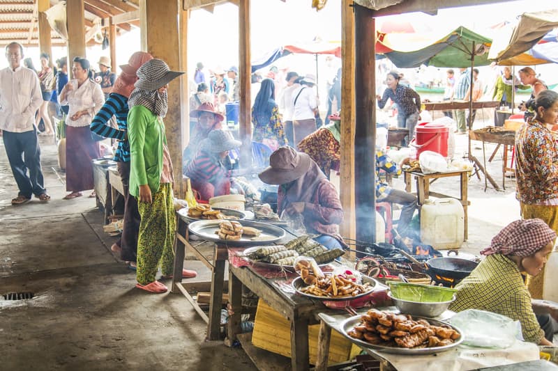 Mercado cangrejo donde comer en Kep