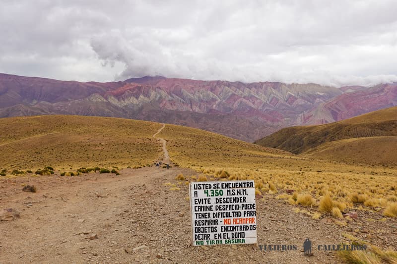 Montaña de los 14 colores en Huamahuaca en los consejos para viajar a Argentina