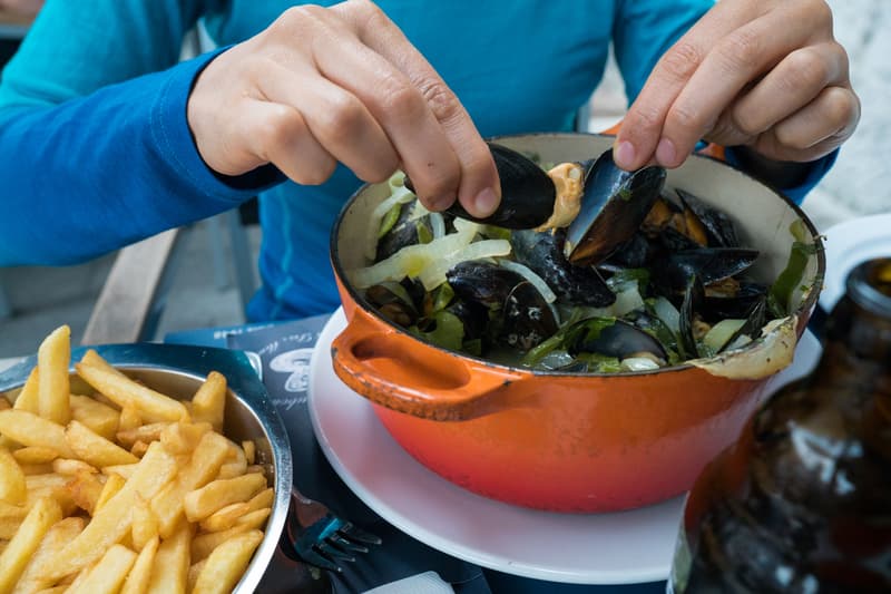 Moules et frites donde comer en bruselas