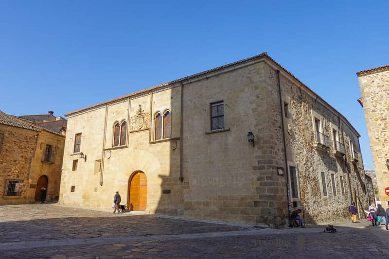 palacio mayoralgo que visitar en caceres