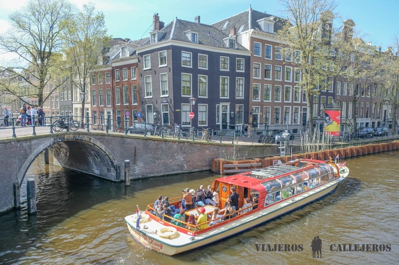 Paseo en barco por los canales de Ámsterdam