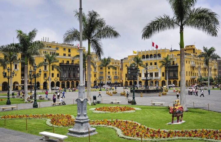 Plaza de Armas, uno de los lugares que visitar en Lima