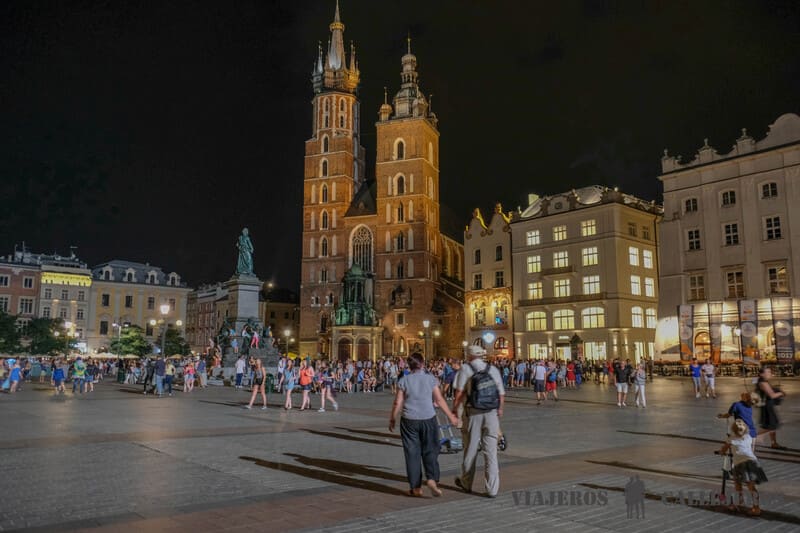 plaza mercado cracovia de noche