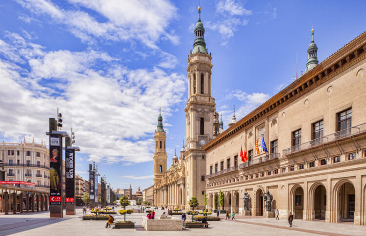 plaza del pila zaragoza