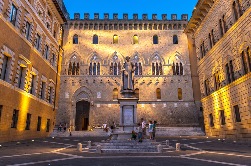 plaza salimbeni