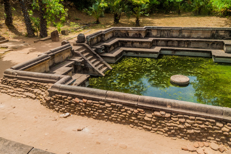 Kumara Pokuna Polonnaruwa qué ver