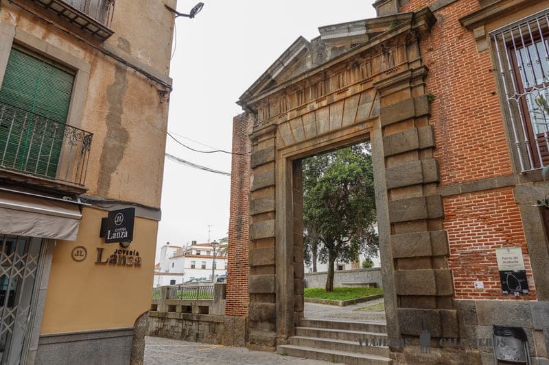 puerta acebuche que ver en zafra
