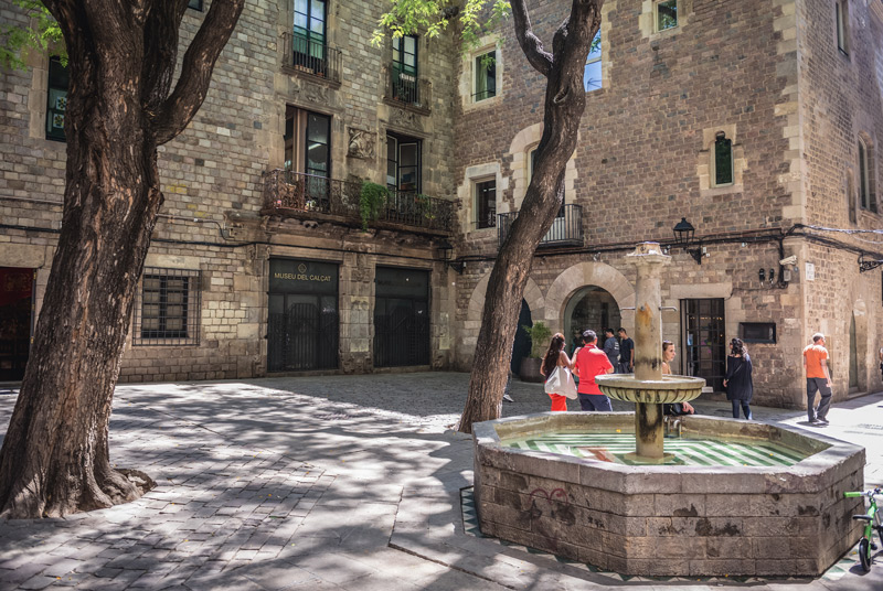 Plaza de San Felipe Neri otro de los lugares que ver en el Barrio Gótico