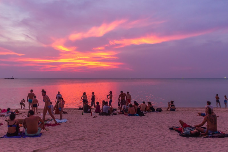 Zen Beach al atardecer, algo que hacer en Koh Phangan