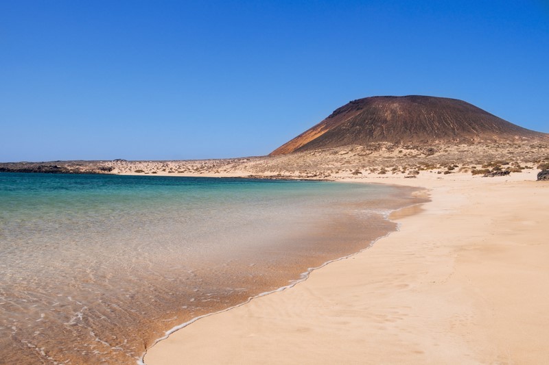 Playa de La Francesa quรฉ hacer La Graciosa