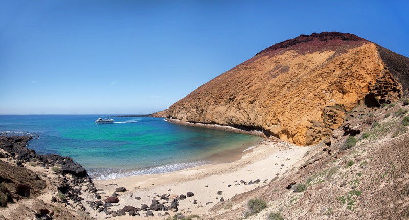 Playa Montaรฑa Amarilla o La Cocina en La Graciosa