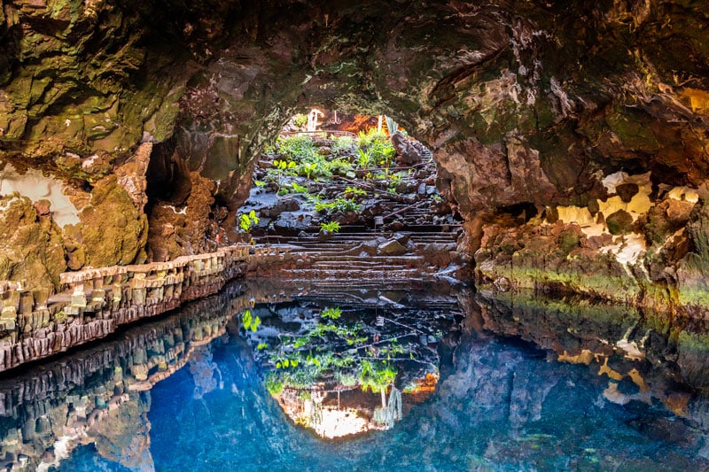 Los Jameos del Agua, una de las mejores excursiones que hacer en Playa Blanca
