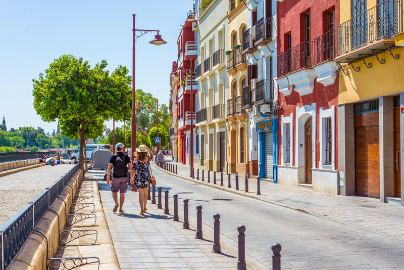 Calle Betis, algo obligatorio que ver en Triana