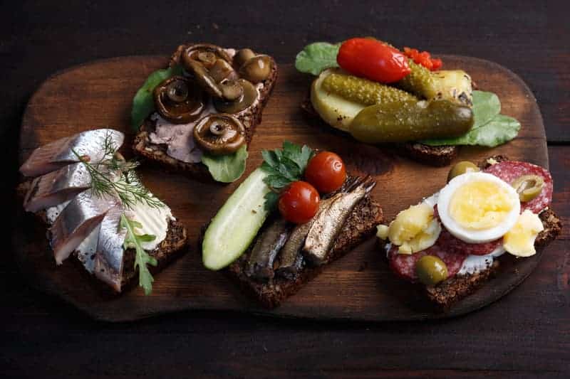 Smørrebrød, uno de los platos típicos daneses en la guía de Copenhague